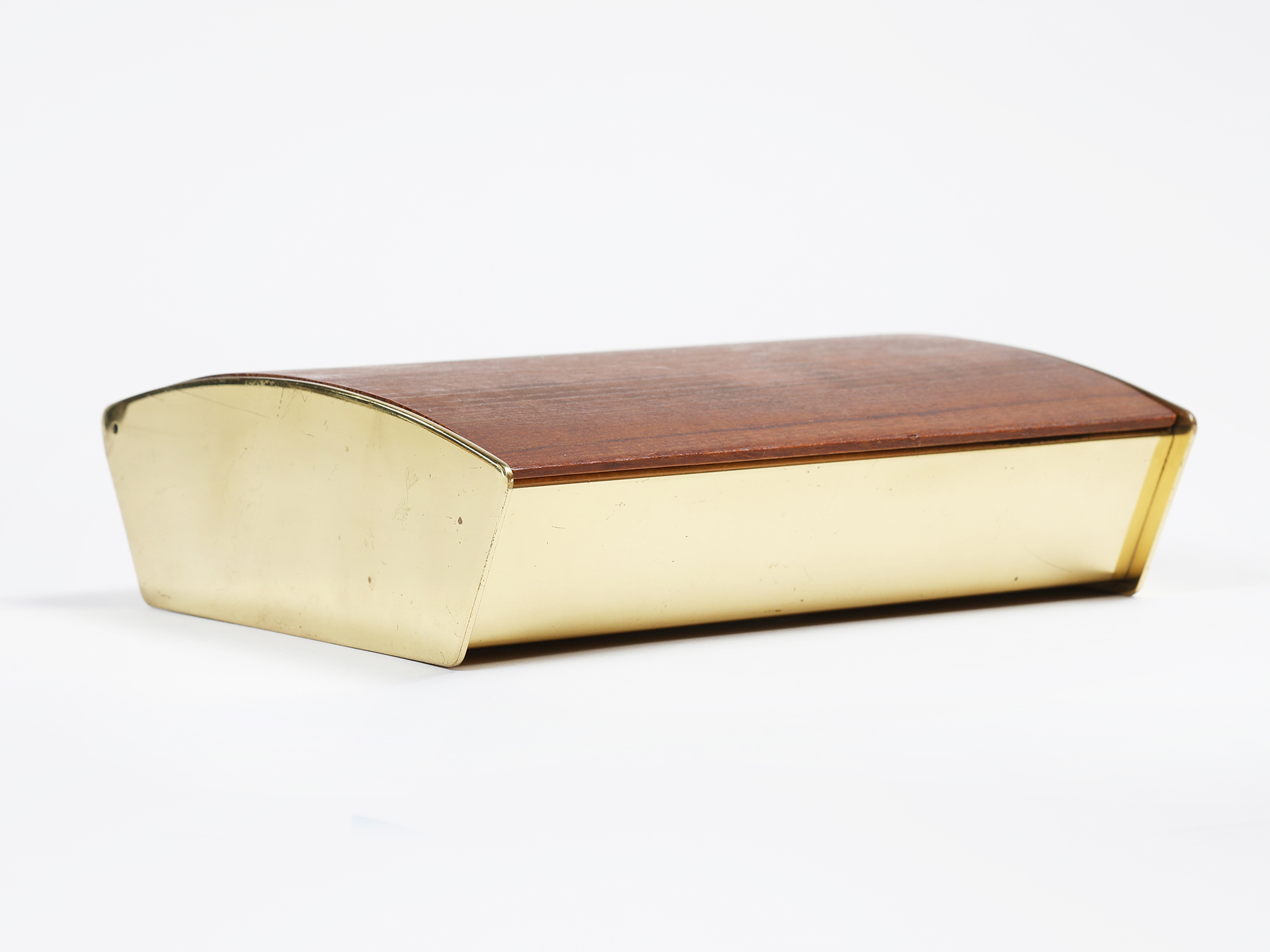 5472 4 G5 A5623b web